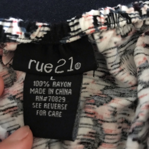 ‼️Mix and Match 3 items for $5‼️ women’s large Rue 21 romper - Picture 2 of 3